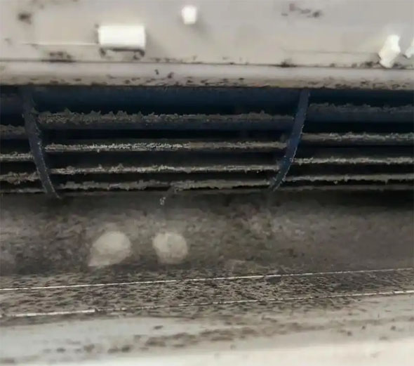 普洱市空调吹的风有股烧焦味是怎么回事